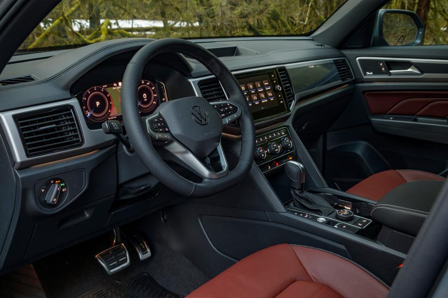 Торпедо Volkswagen Atlas Cross Sport SEL R-Line 2020 года  (фото 34 из 43)